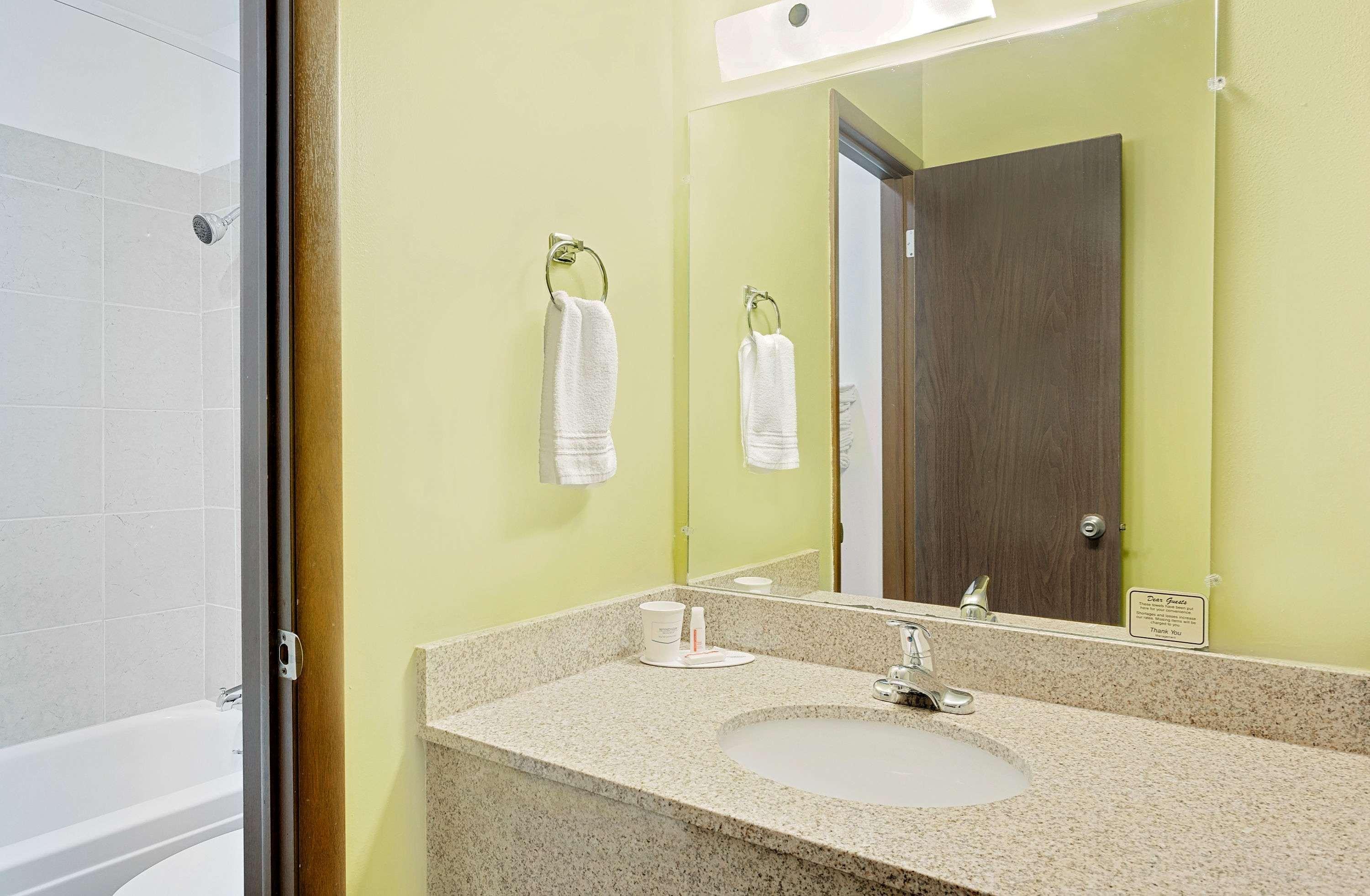 Super 8 By Wyndham Sturgeon Bay Hotel Luaran gambar