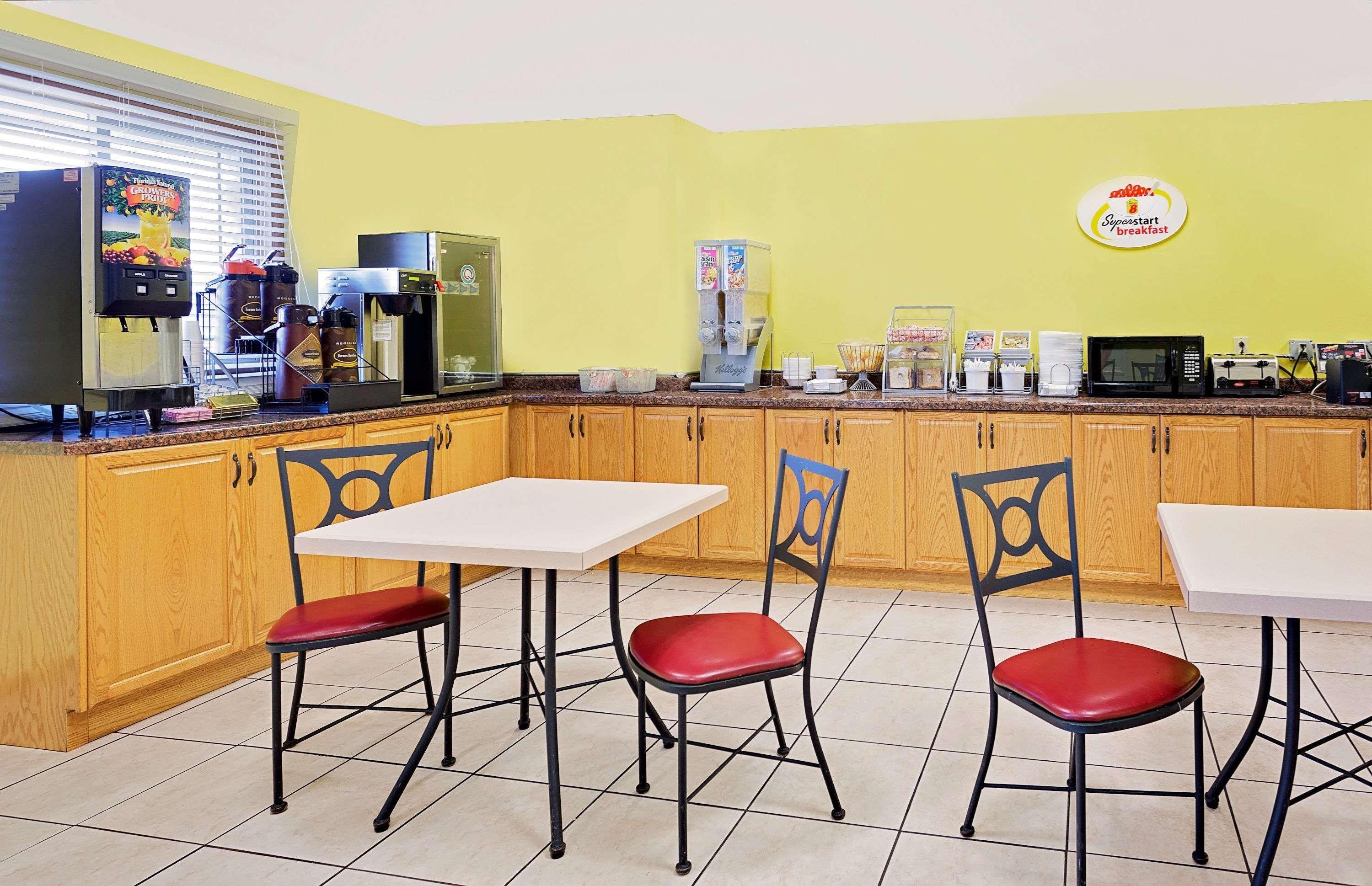 Super 8 By Wyndham Sturgeon Bay Hotel Luaran gambar